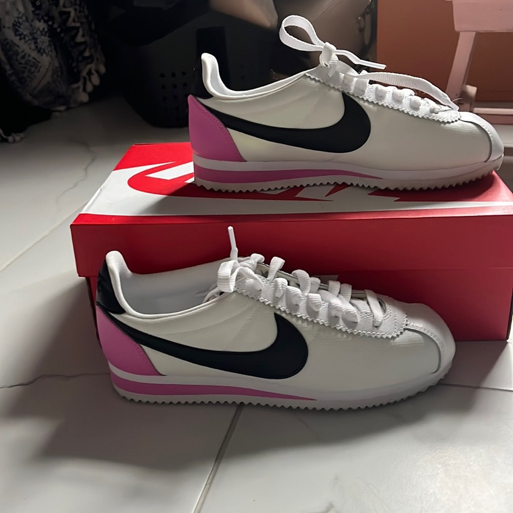 Nike Classic Cortez China Rose Pink Black & White Shoes size 7.5 Never worn